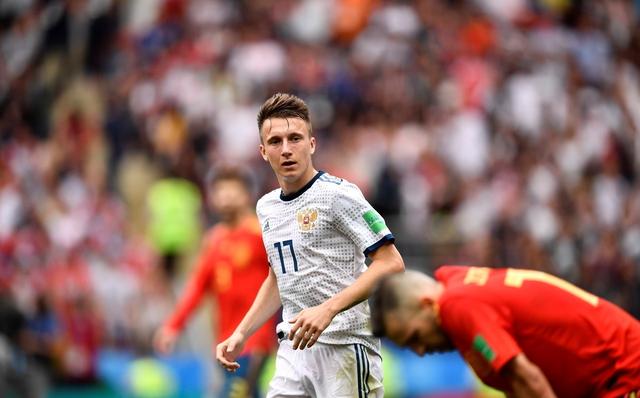  摩纳哥新星闪耀助球队登顶积分榜  