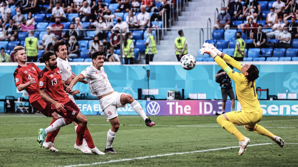  洛里昂门将神勇发挥多次扑救保住平局积分