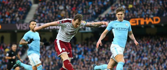  埃弗顿保级生死战，太妃糖主场力拼三分到手