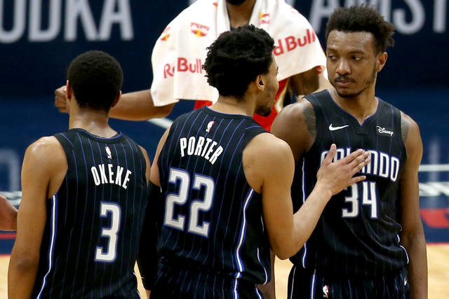  班凯罗两双领衔魔术轻取活塞结束五连败