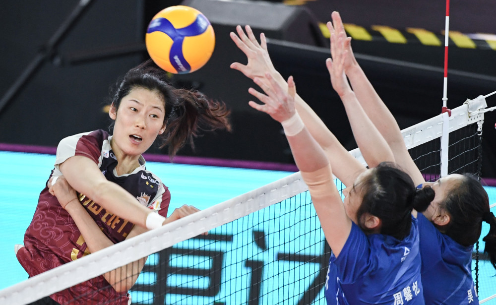  佛罗伦萨主场迎战领头羊，虽败犹荣展现顽强斗志精神